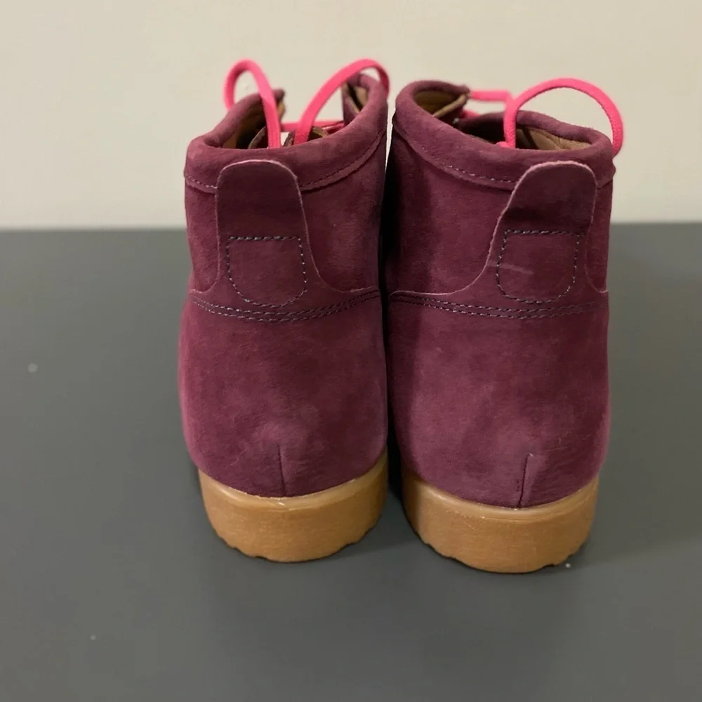 NWOT Hush Puppies Mens Bridgeport Wine Red Suede Chukka Boots US Size 13